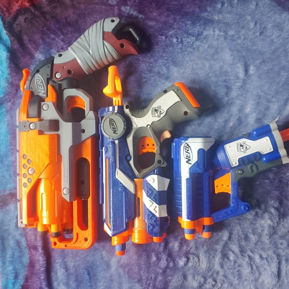 NERF Zombie Strike gun + 2 others - Picture 10 of 16